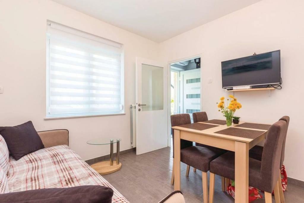 Apartment Laura コストレナ エクステリア 写真