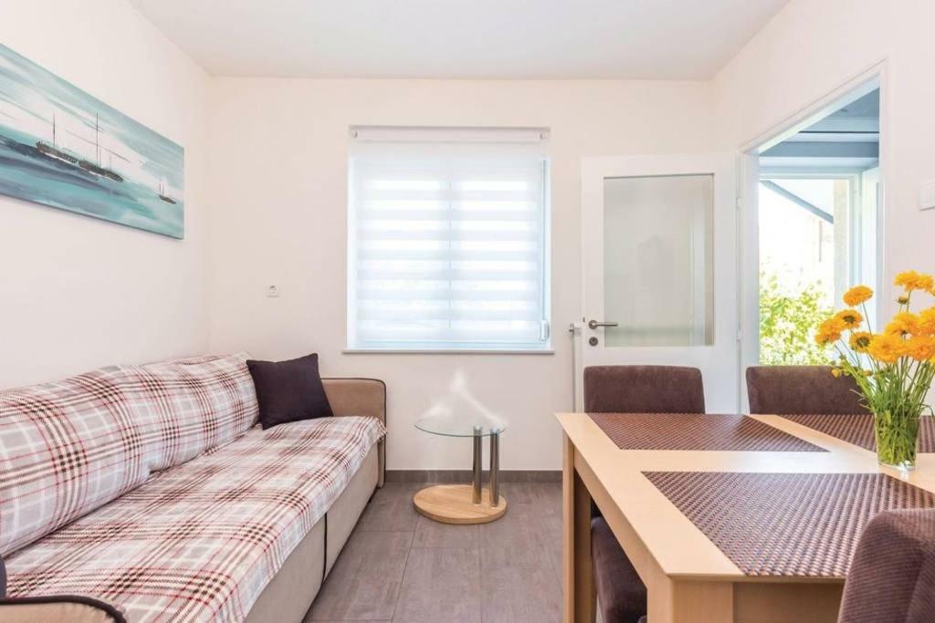 Apartment Laura コストレナ エクステリア 写真